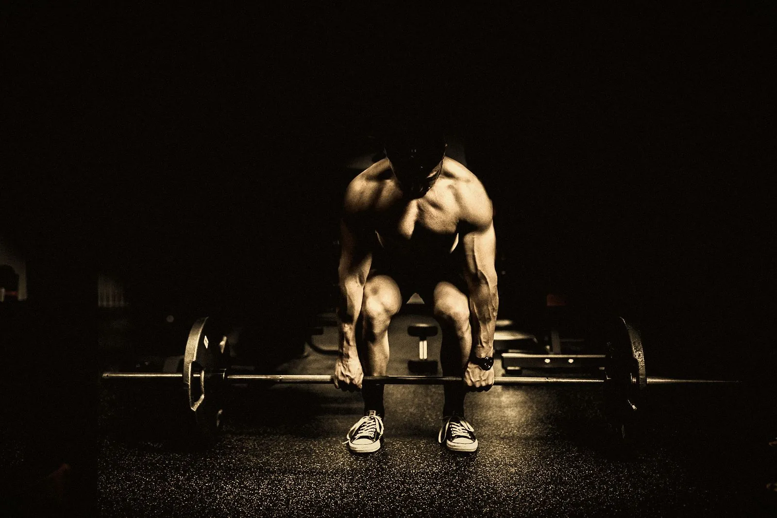 Strength training in Dubai: an athlete set up over a loaded barbell